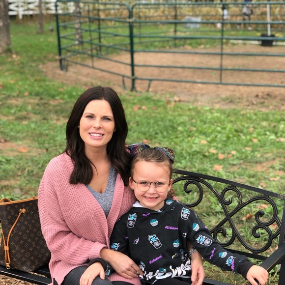 Meet your Posher, Lacey - Picture 1 of 1